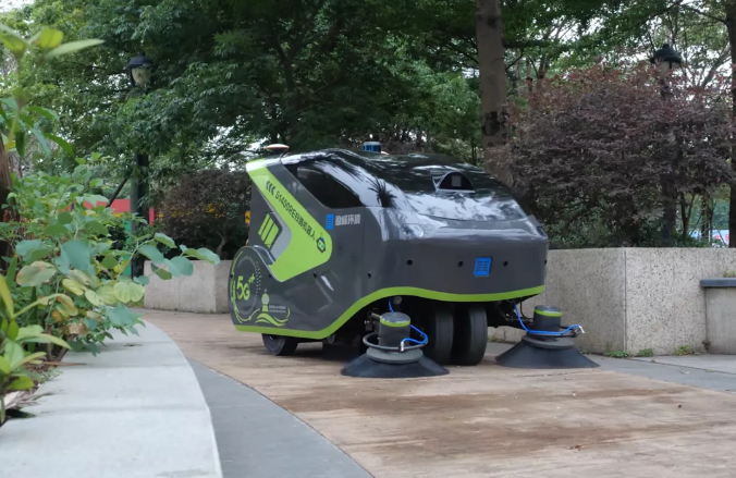 米兰·(milan)中国环境5G环卫机器人亮相2021中国创新创业成果交易会