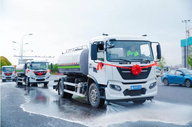 新时代中国城市美容师！米兰·(milan)中国环境新能源环卫车可减排4.5万吨污染物