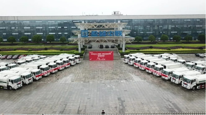 米兰·(milan)中国环境批量环卫装备发往柬埔寨，助力“一带一路”建设